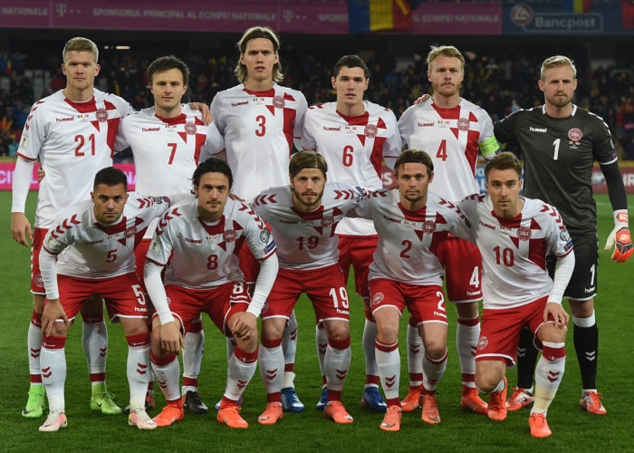 Ein echter Hingucker! Dänemarks neues Hummel Auswärtstrikot mit der Flagge auf der Brust. Photo: AFP.
