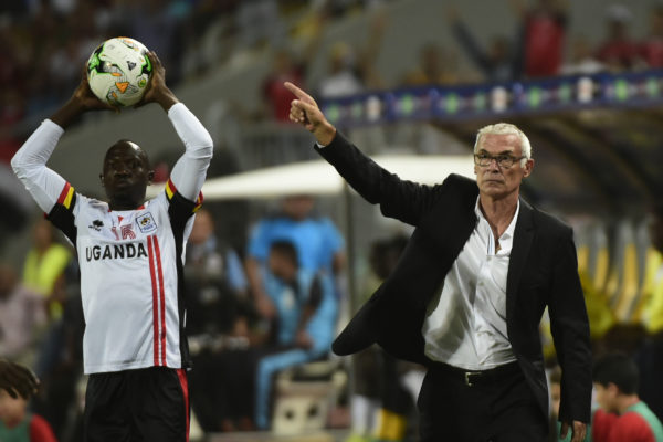 Ägyptens argentinischer Trainer Hector Cuper (R). Copyright: AFP.