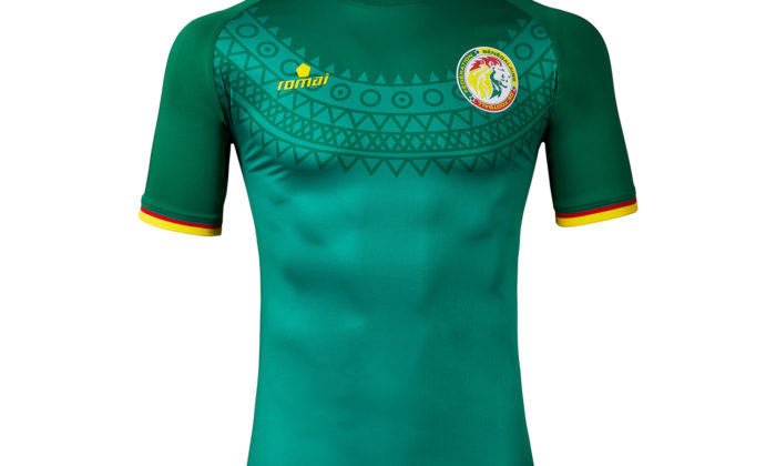 Das 2017er Away Trikot von Senegal von Ausstatter Romai. Bei der WM 2018 wird man jedoch mit bislang unbekannten Trikots von Puma ins Rennen gehen.