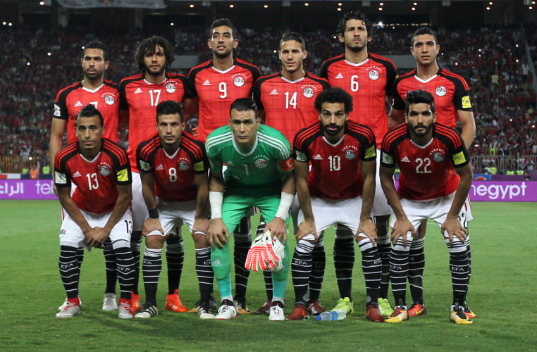 Ägyptens Startaufstellung mit dem 2017er Trikot in der WM Qualifikation. Photo: AFP.