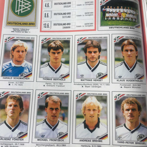 Der deutsche Kader im Panini Heft 1986 - schon seit 1970 werden die Fußball-Weltmeisterschaften in den bekannten Panini-Heften verkauft.
