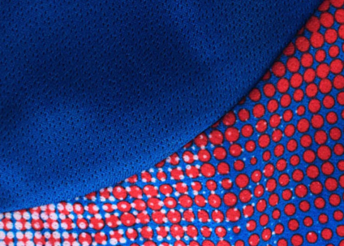 Das Pixelmuster der WM 2018 Trikots von Island im Detail. Photo: Errea.