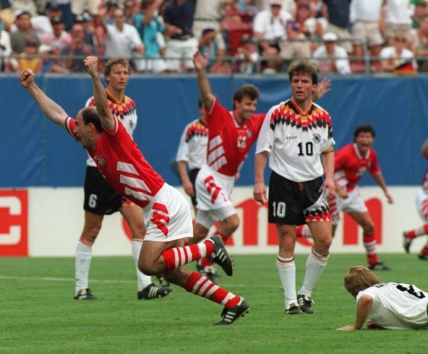 Der Bulgare Iordan Letchkov feiert sein Tor im Viertelfinal zum 3:2 - Deutschland ist raus! (zu sehen:, from Guido Buchwald und Lothar Matthaeus) AFP PHOTO/JEAN-LOUP GAUTREAU