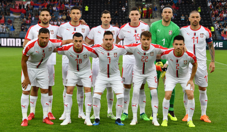 Die serbische Nationalmannschaft im Away-Trikot am 4.Juni 2018 gegen Österreich / AFP PHOTO / JOE KLAMAR